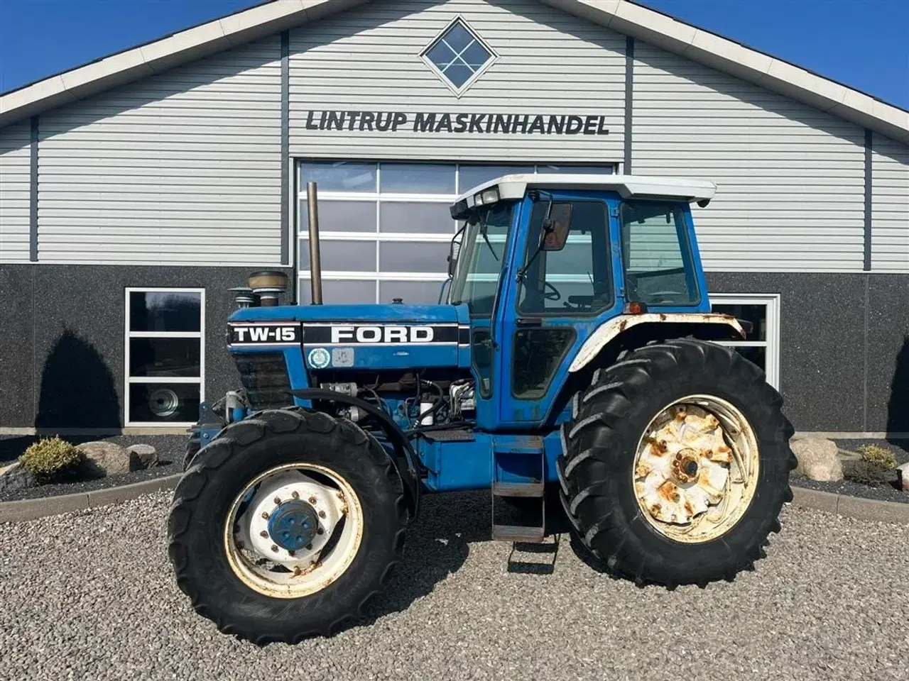 Billede 1 - Ford TW 15 F II med HEVA opklappelig frontlift