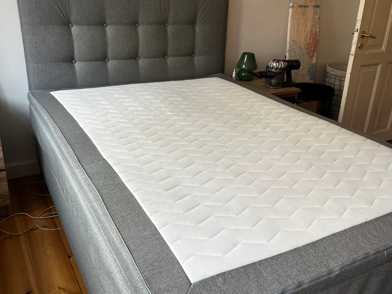 Billede 2 - Kontinentalseng fra jysk 140x200 + sengegavl