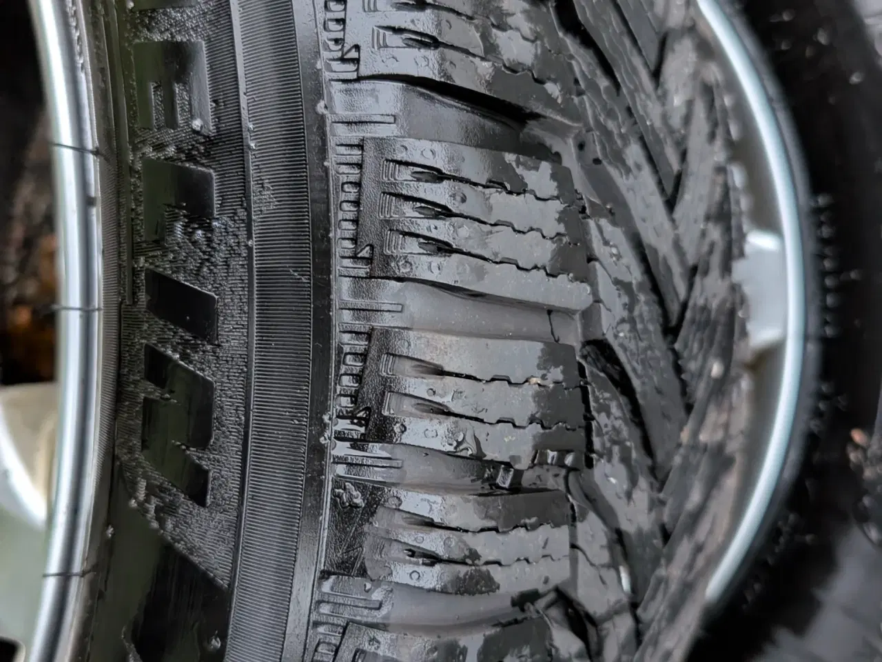 Billede 2 - Vinterdæk 215 60 16