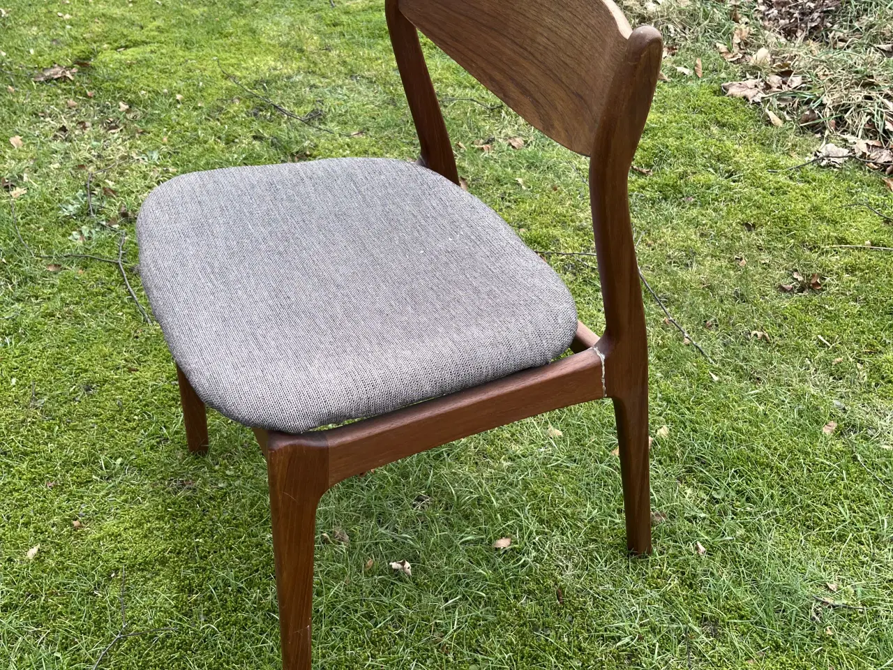 Billede 1 - Elegant spisebordsstol i dansk design