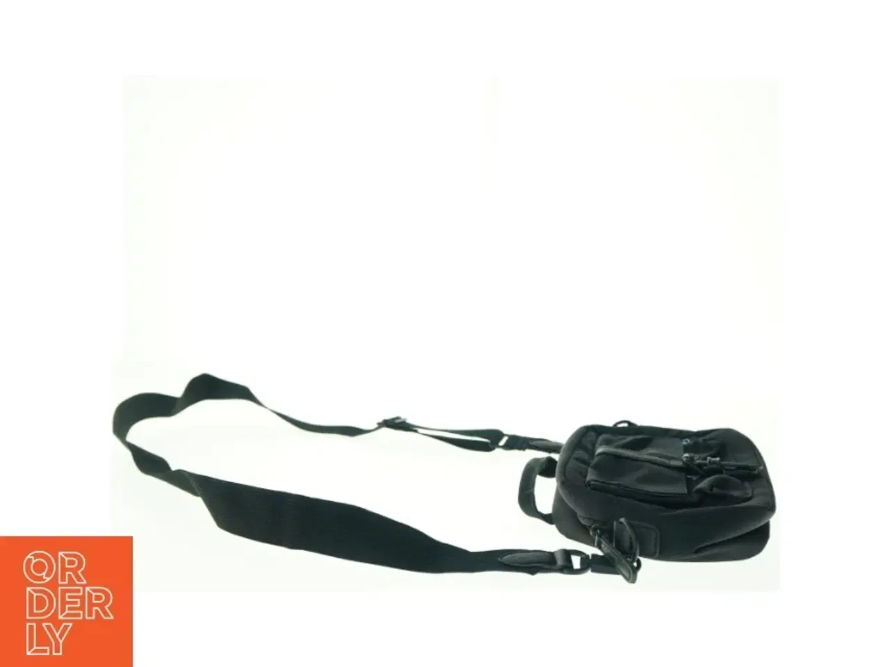 Billede 2 - Sort taske med rem, evt til kamera (str. 22 x 17 cm)