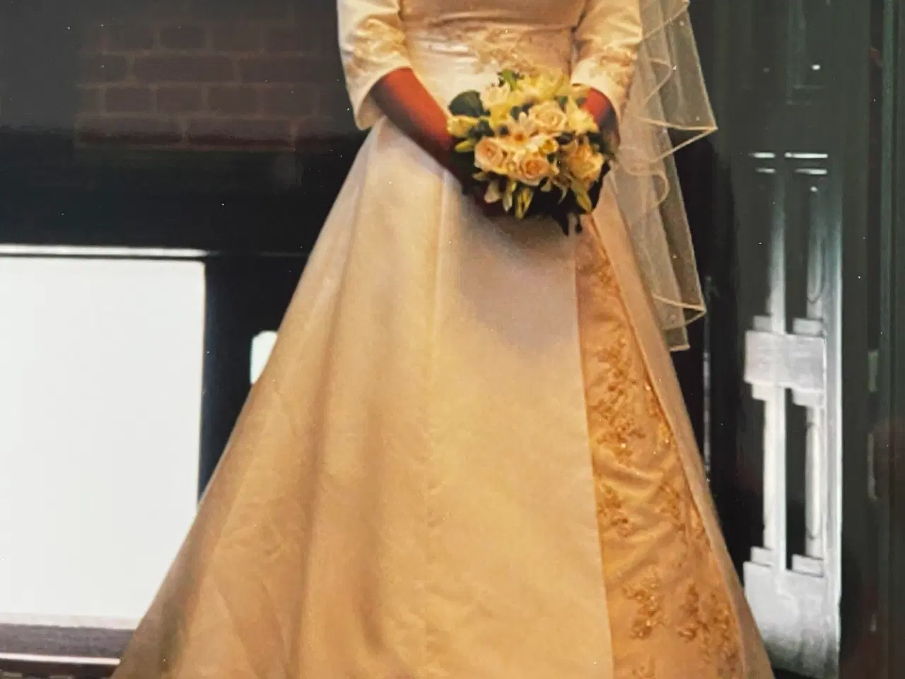 Billede 1 - Smuk champagnefarvet/cremefarvet brudekjole&Bolero