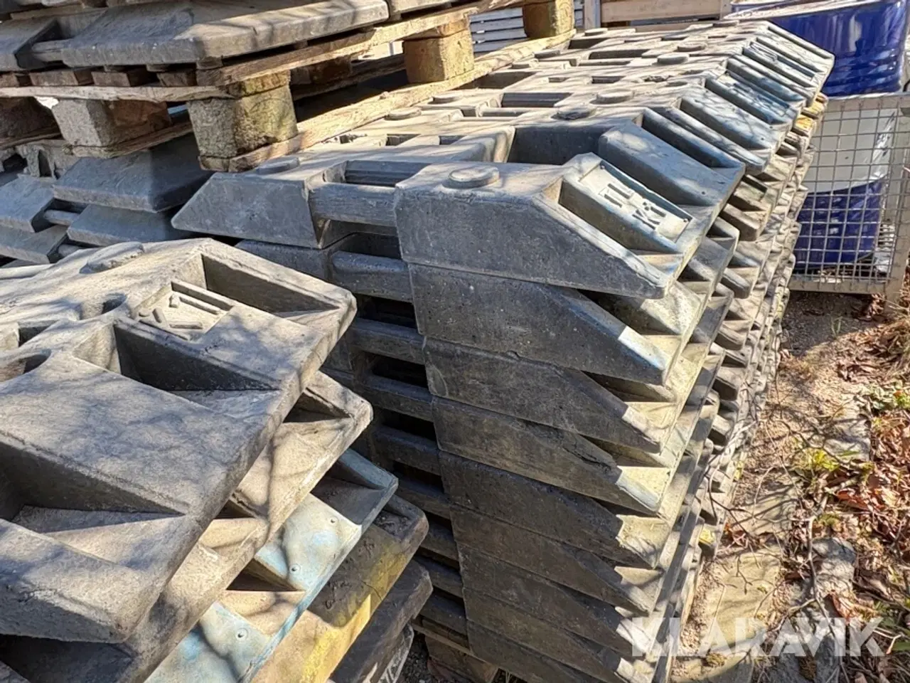 Billede 5 - Skiltefødder Nissen K1 og Klemfix 120 styk assorteret