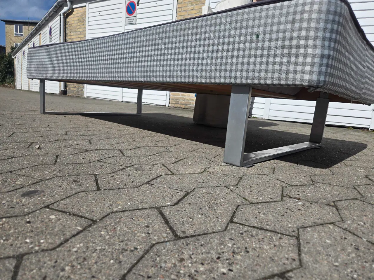 Billede 3 - Boxmadras gives væk! 