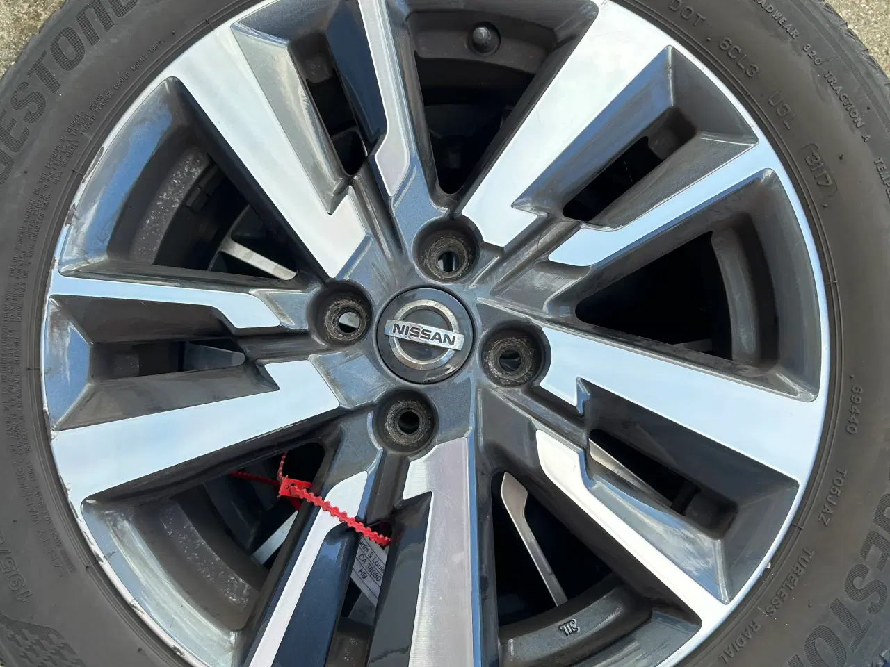 Billede 2 - Originale Nissan fælge med sommerdæk