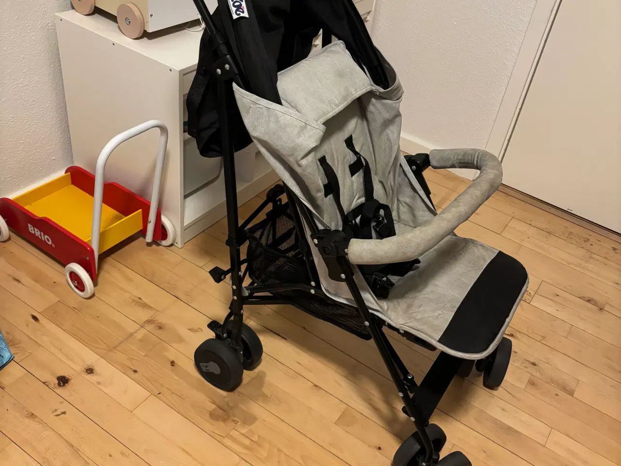 Billede 1 - Klapvogn. Grå 