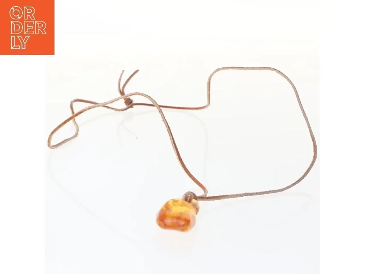 Billede 2 - Halskæde med ravvedhæng (str. 39 cm)