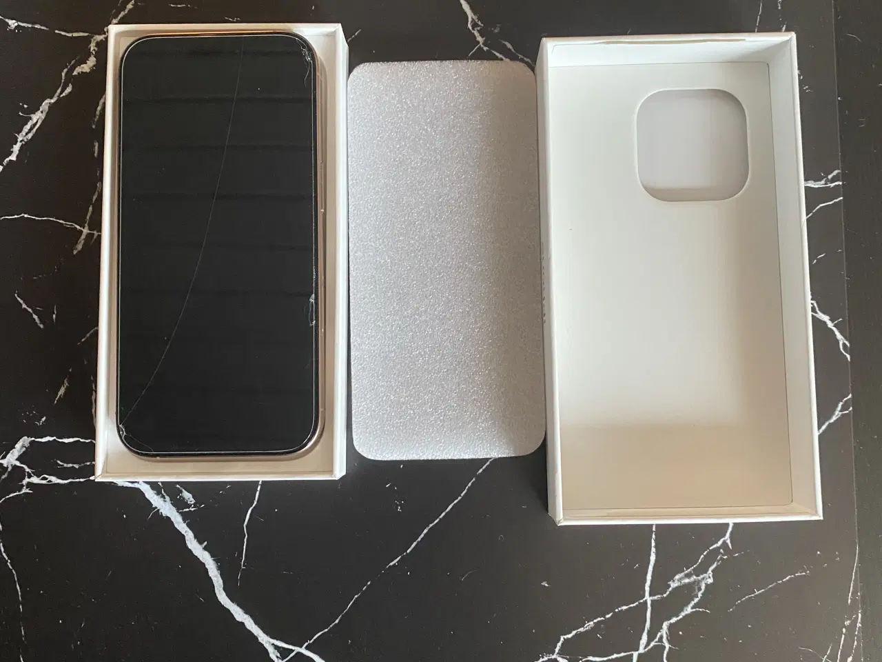 Billede 2 - 1 år gammel iPhone 16 pro sælges til en god pris