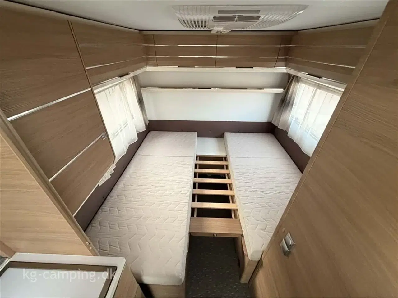 Billede 4 - 2016 - Adria Adora 542 UL   Enkeltsenge - Fortelt - Mover - Aircondition.