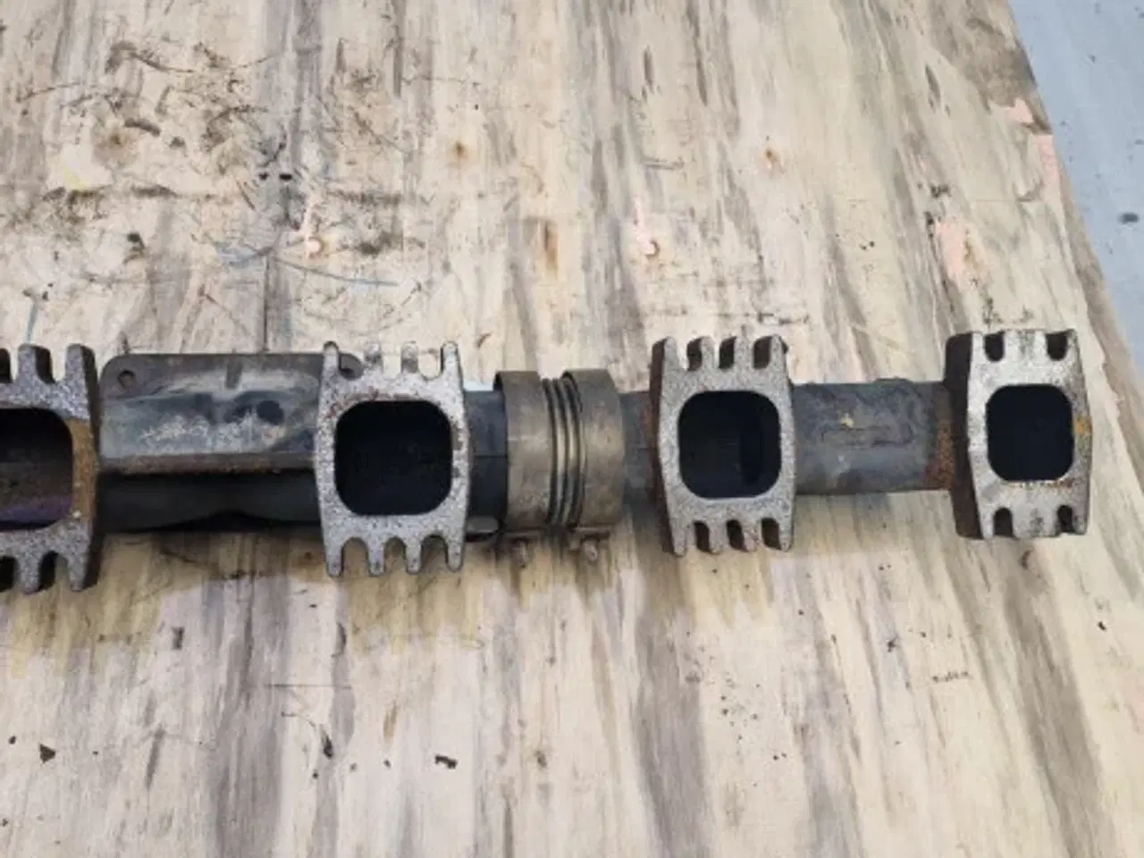 Billede 5 - Case 9010 Udstødningsmanifold 504030852