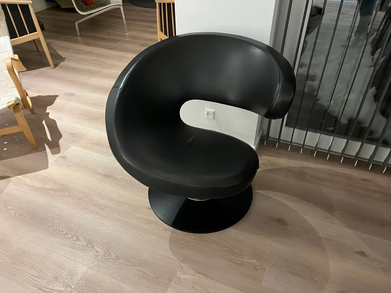 Billede 3 - Varier Peel Club loungestol med sort anilin læder.