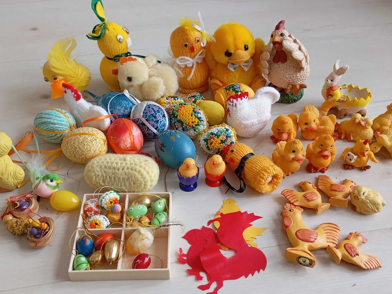 Billede 1 - Kasse med påskepynt