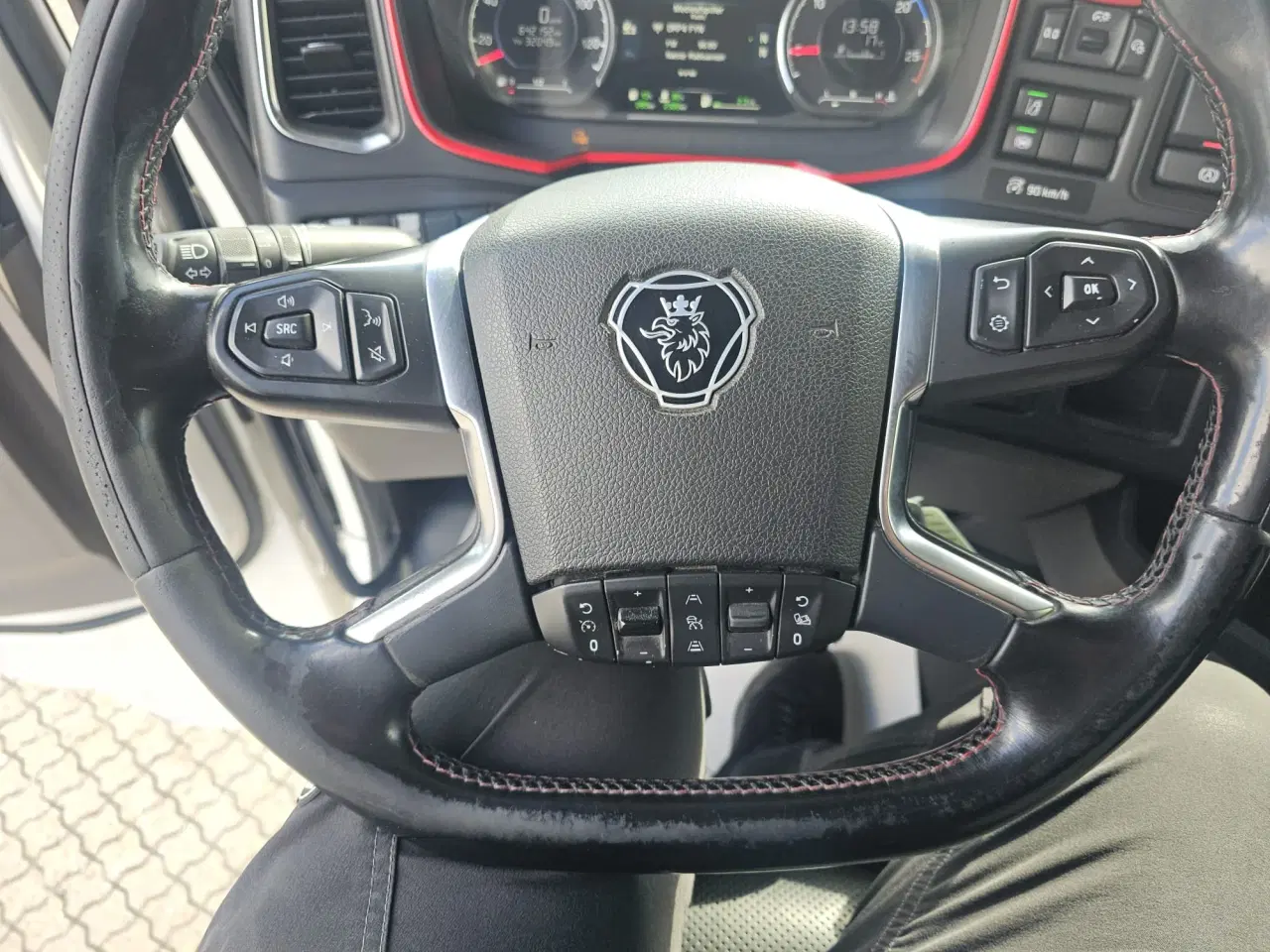 Billede 25 - Scania S650 6x2 32 T-mtr. kran, Kran