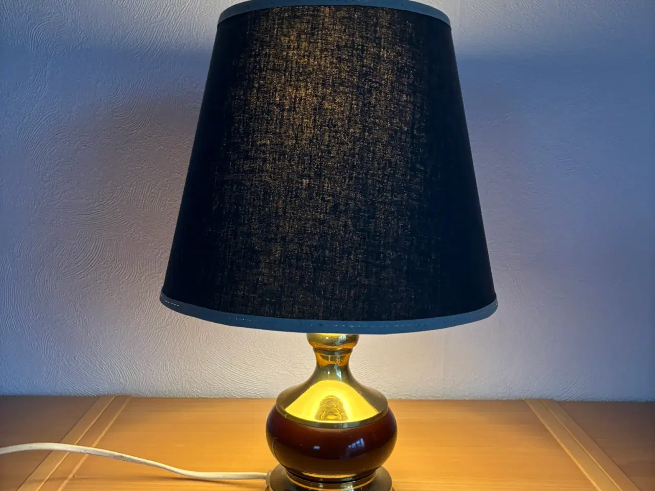 Billede 1 - Bordlampe med mørk lampeskærm