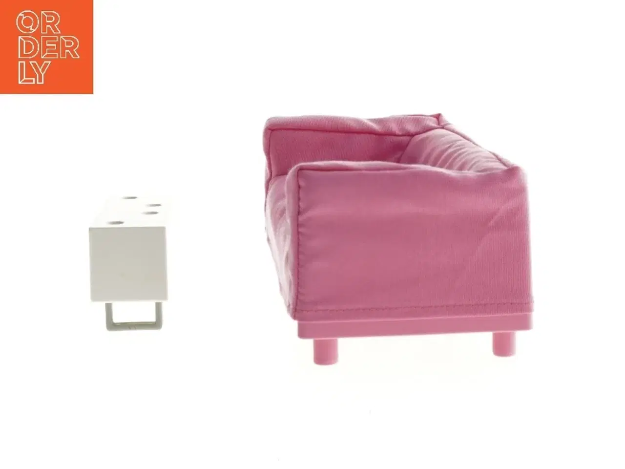 Billede 2 - Miniature sofa og tv-møbel fra Barbie (str. Sofa, 22 x 11 cm. bor. 11 x 4,5 cm)