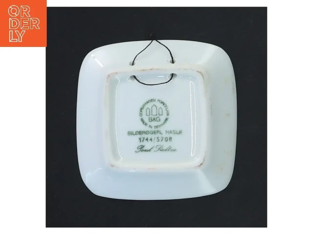 Billede 2 - Dekorativ porcelænstallerken med landskabsmotiv fra B&G (str. 8,5x8,5 cm)