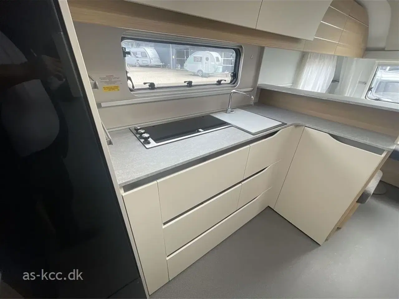 Billede 11 - 2022 - Adria Adora 613 UL   Adria Adora 613 UL årgang 2022 5 sovepladser, 6 siddepladser Isabella Penta fortelt 3,5 m. SÆLGES FOR KUNDE