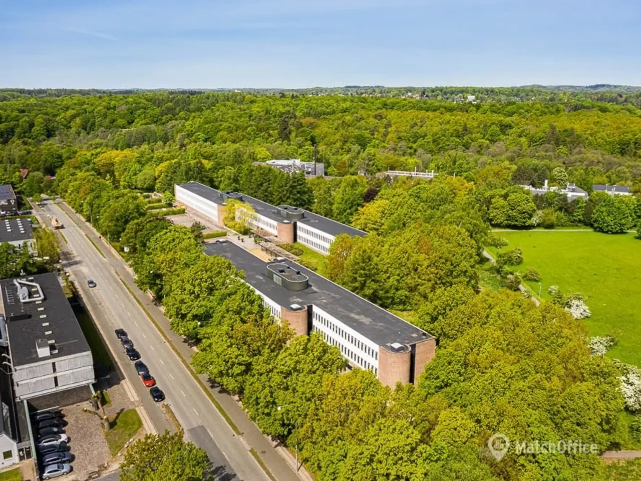 Billede 1 - Unik arkitektur placeret i skøn natur