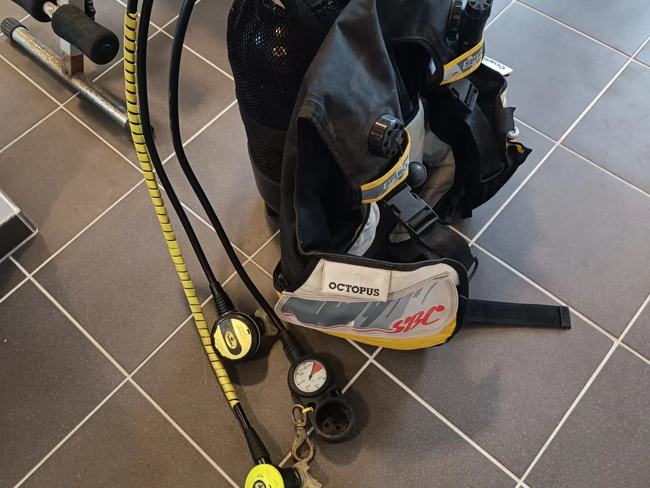 Billede 2 - Dykkerflaske 12 L med BCD og regulator Nytrykprøve