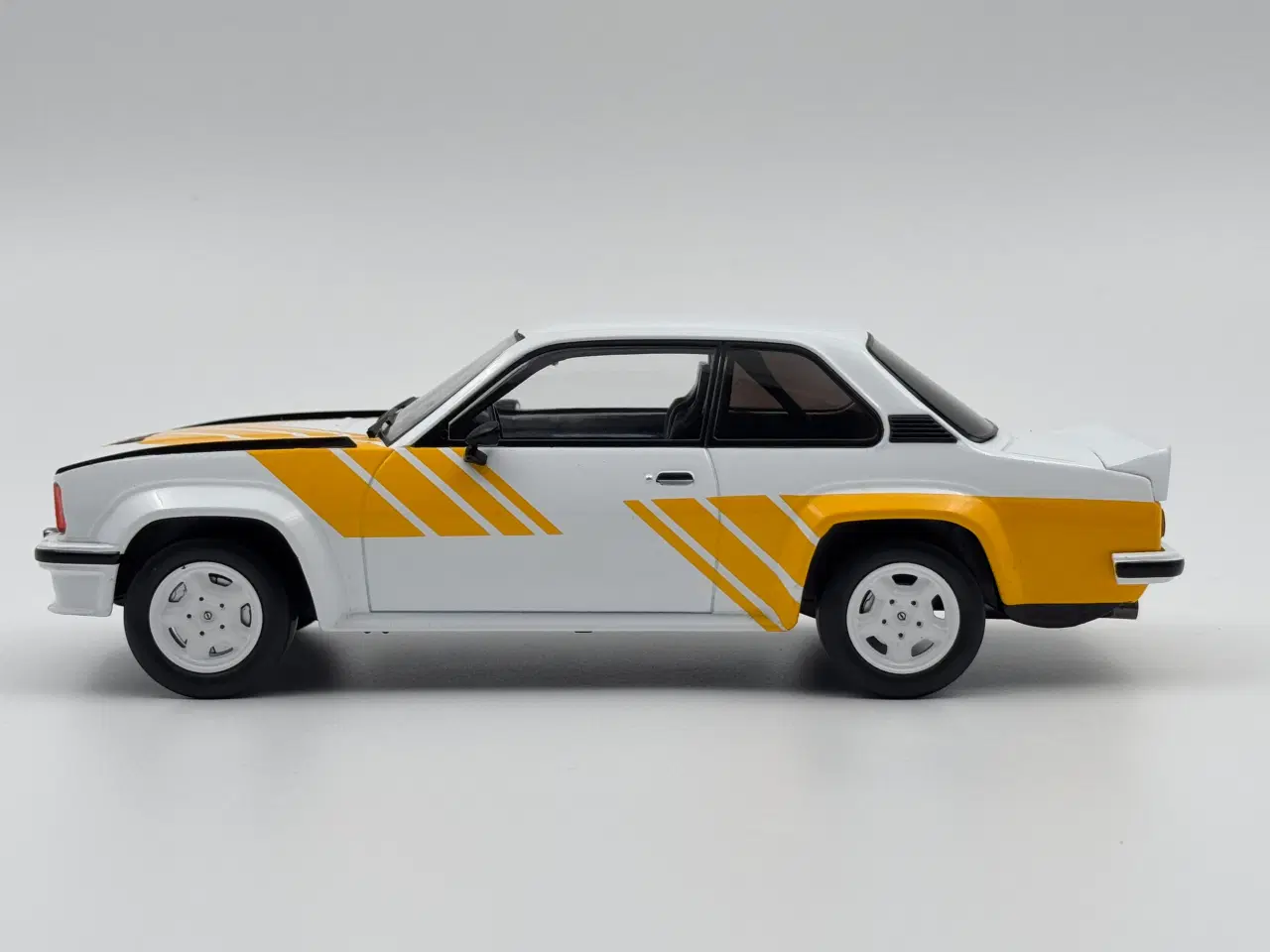 Billede 2 - 1982 Opel Ascona 400 1:18  Flot og detaljeret