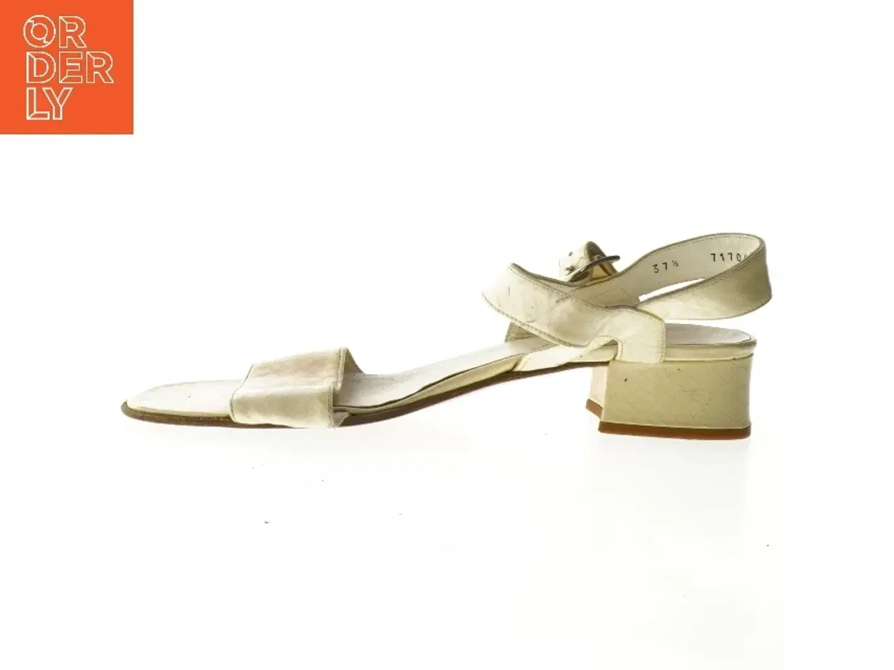 Billede 1 - Brugte beige sandaler fra Bruno Magli (str. 37,5)