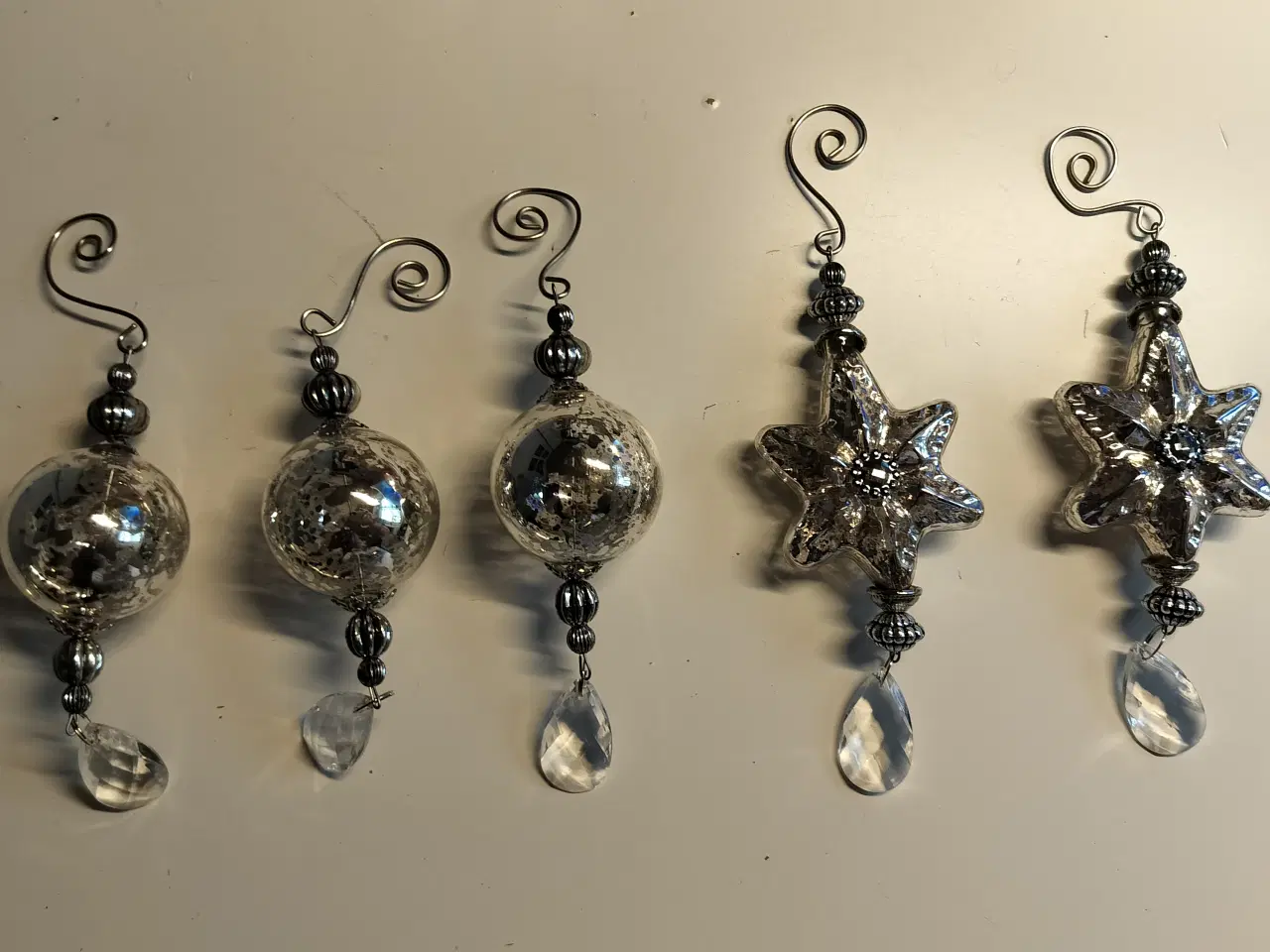 Billede 1 - Gamle julekugler med sølvophæng og med prismer