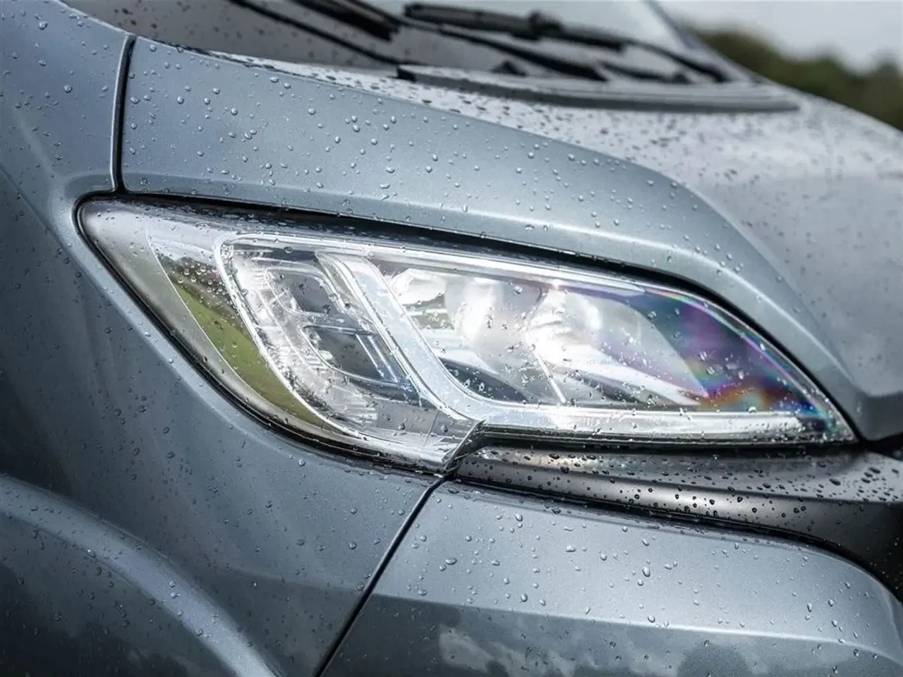 Billede 21 - 2020 - McLouis Menfys Van 04 Prestige Van med langsgående senge og fyldt med udstyr