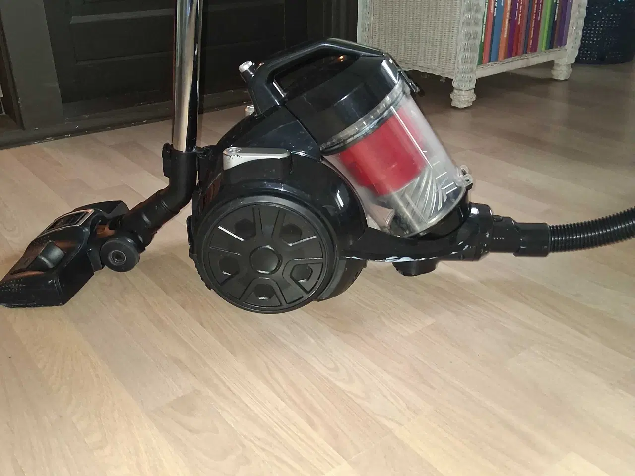 Billede 1 - Posefri støvsuger