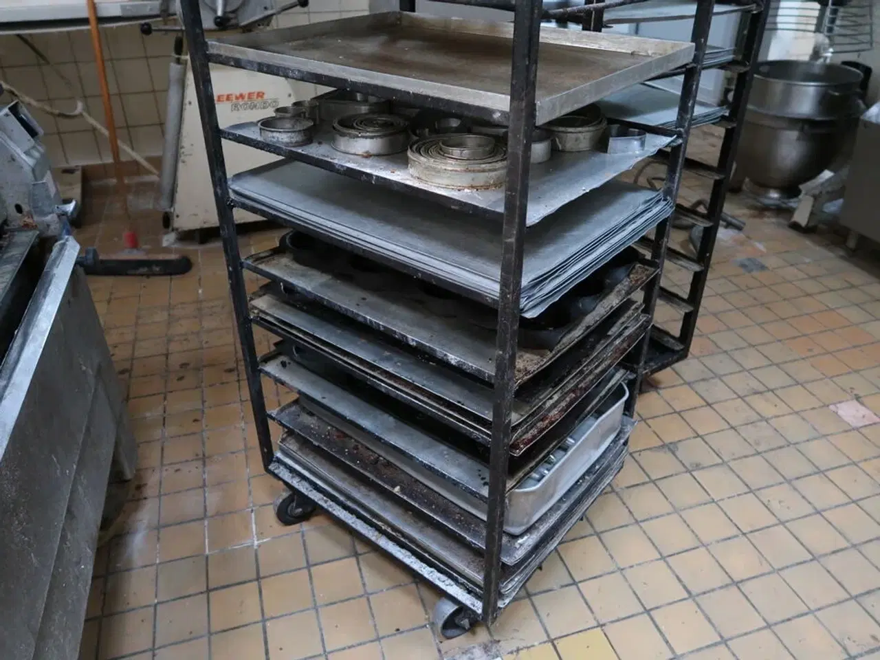 Billede 10 - 2 stk. stikvogne med div. Bageplader og forme