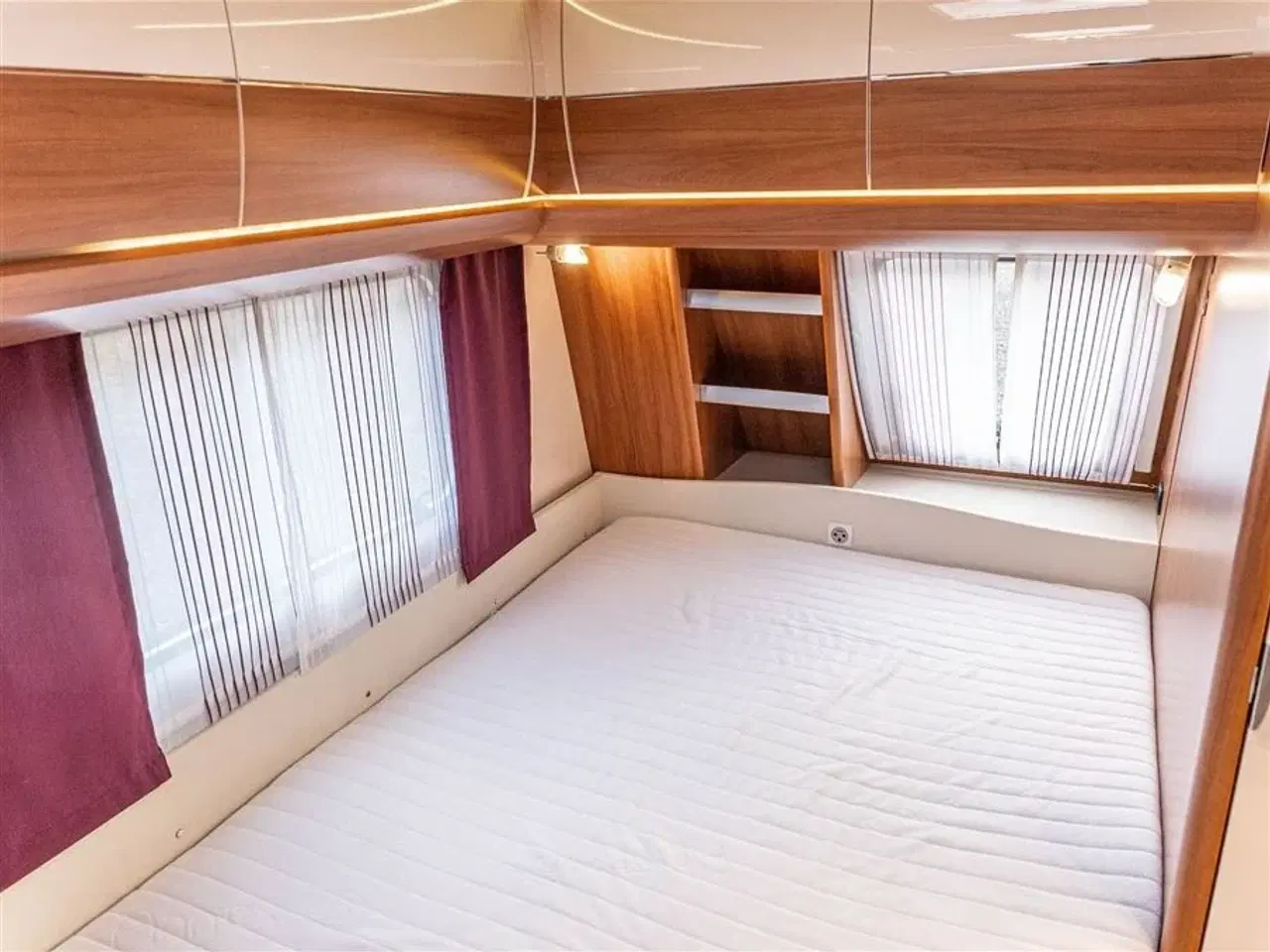 Billede 7 - 2013 - Hobby Excellent 460 UFe Lys og rummelig vogn med solceller og lav totalvægt