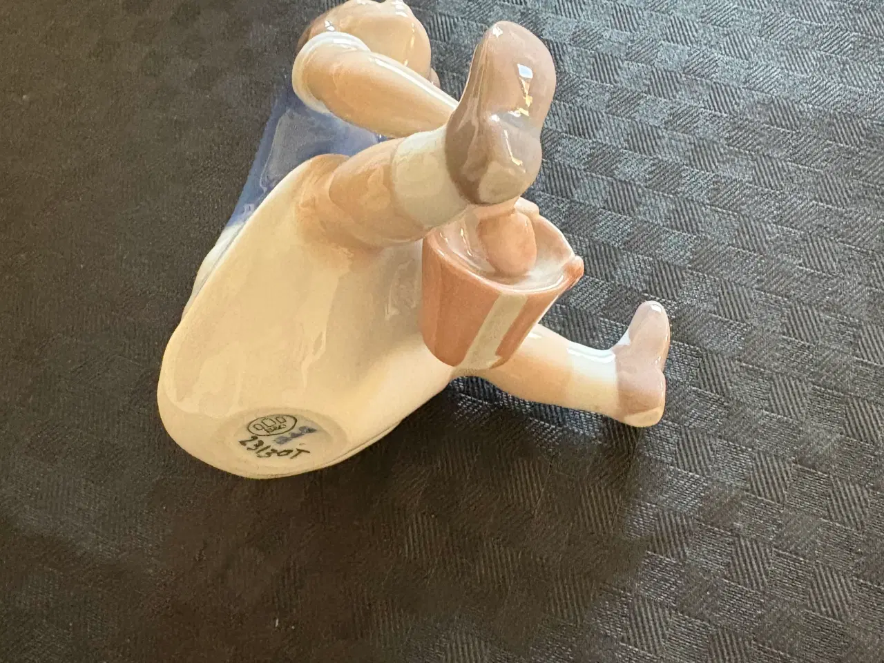 Billede 1 - B&G figur af pige med spand