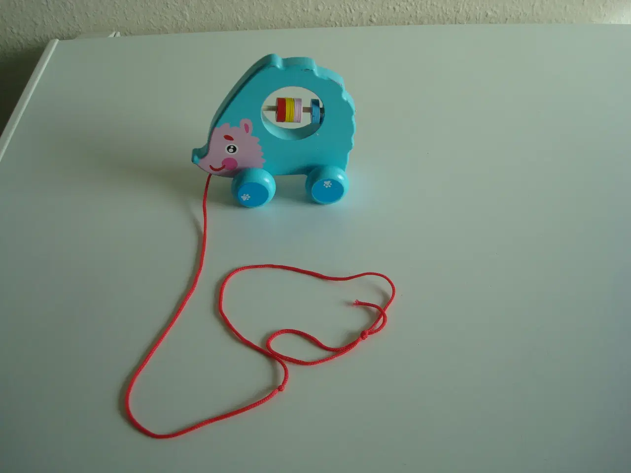 Billede 2 - Pindsvin på hjul og med snor legetøj