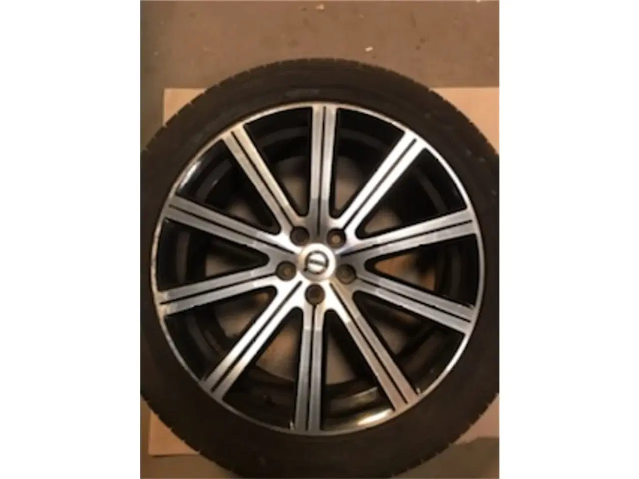 Billede 2 - Originale 4 stk. VOLVO 20x9,5" alu fælge med dæk.