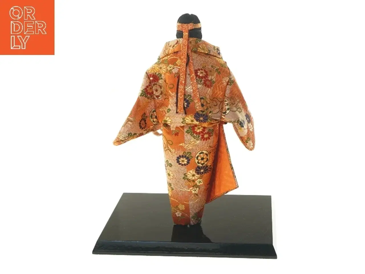 Billede 3 - Japansk kimono geisha dukke på sortlakeret stand (str. 21x18x26 cm)