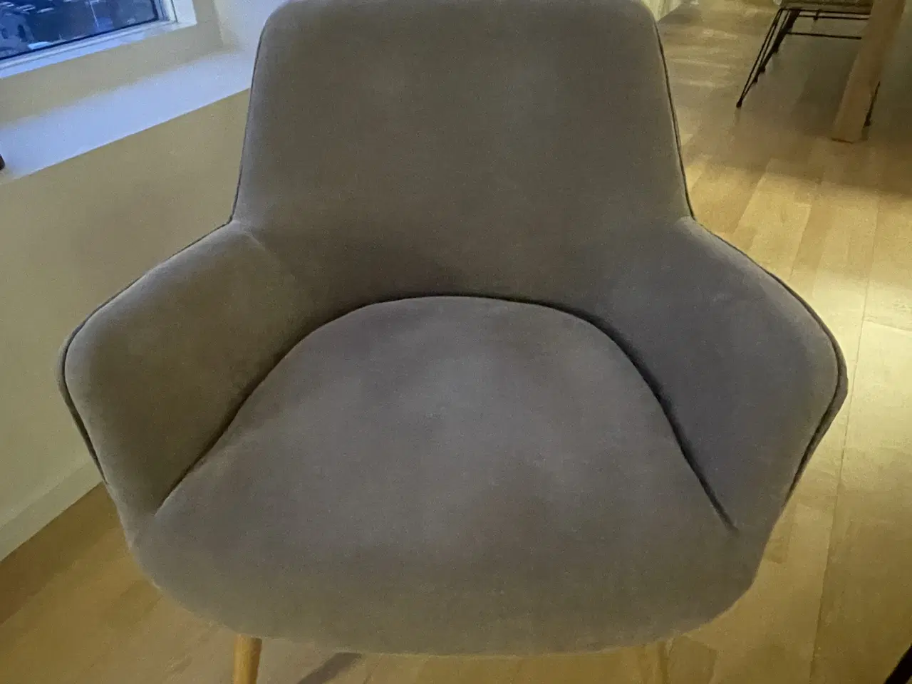 Billede 3 - 2 flotte lænestole med sidebord