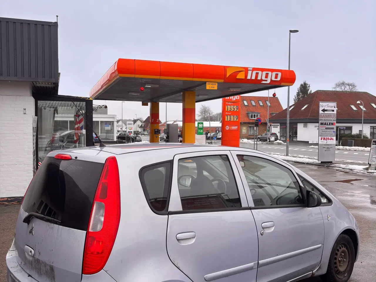 Billede 3 - Billig bil med træk på og syn 