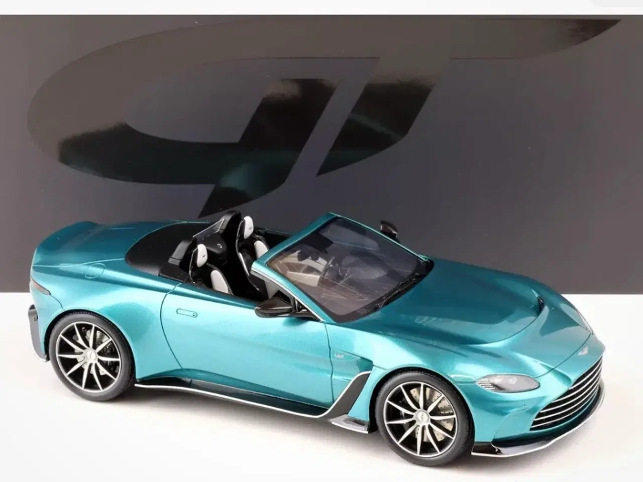 Billede 2 - 1:18 Aston Martin V12 Vantage Roadster 2023 