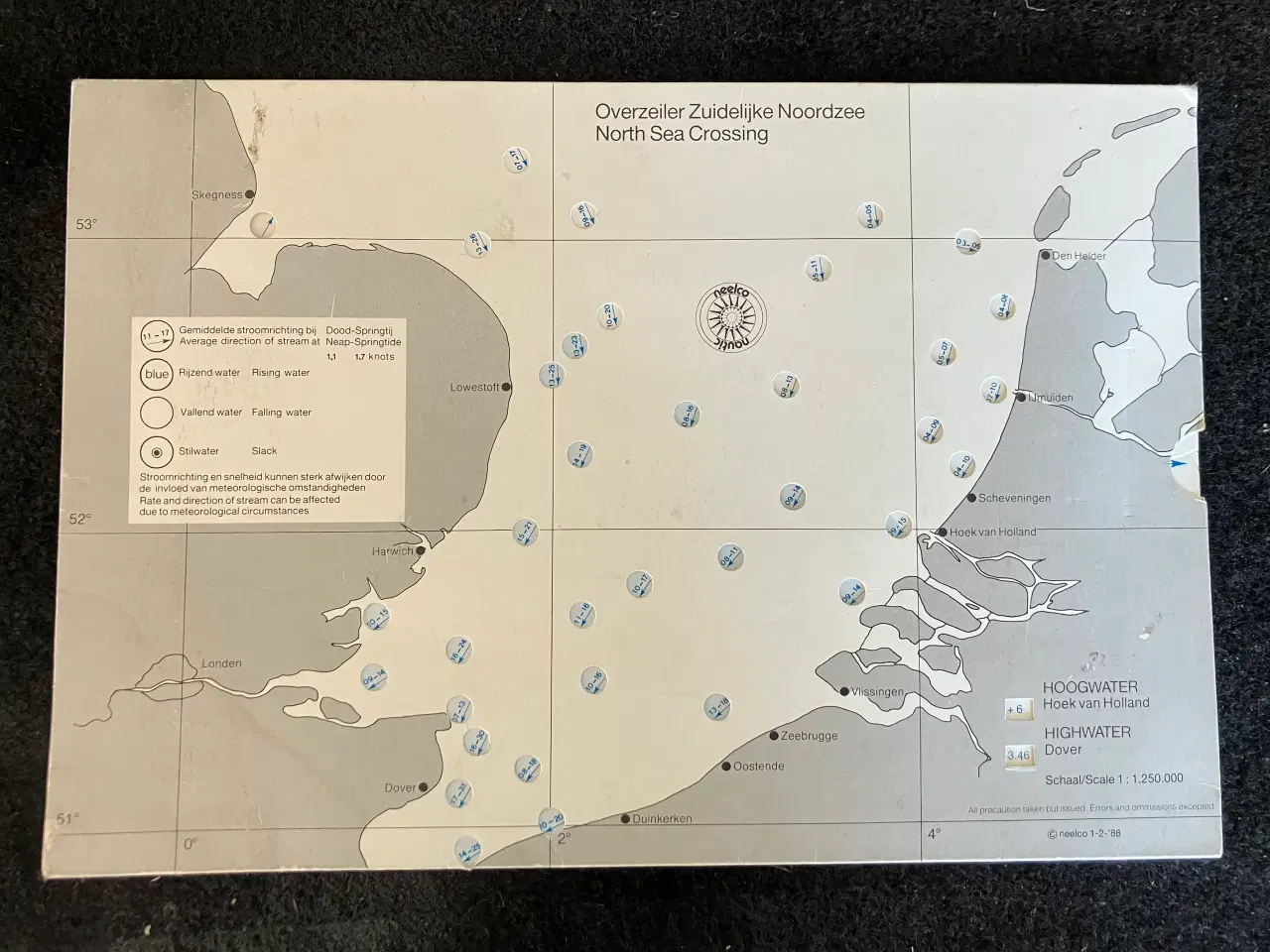 Billede 10 - Søkort i papirform samt højvands tabel.