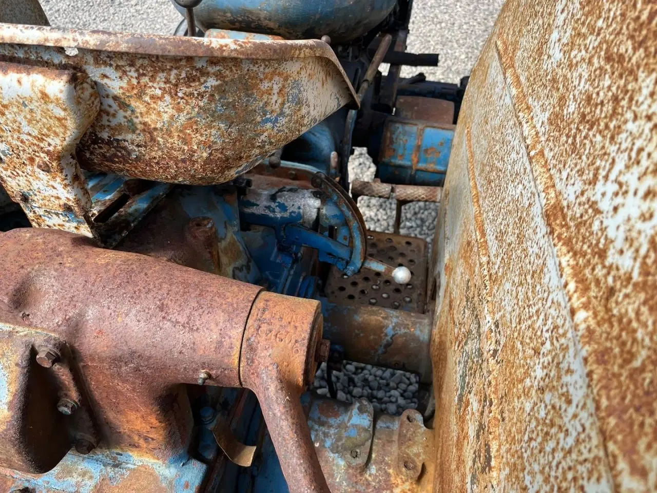 Billede 12 - Fordson Major Motoren mangler, men mange god dele.