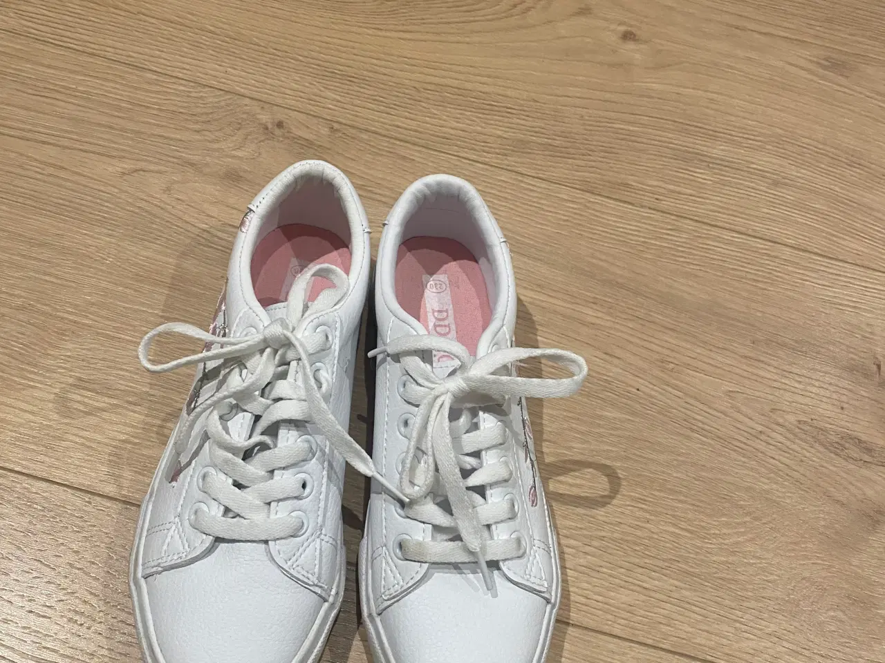 Billede 3 - Hvide sko
