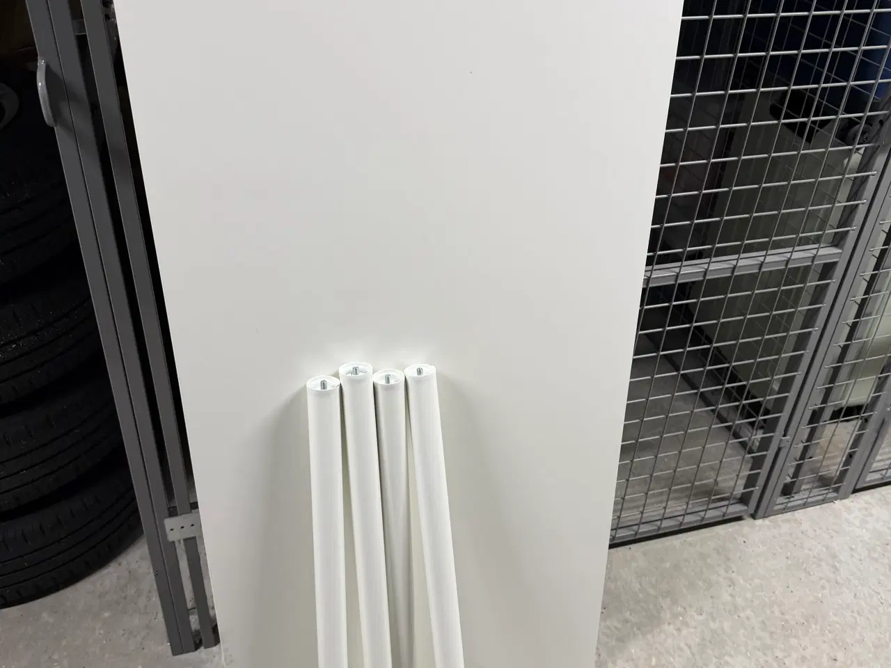 Billede 1 - Skrivebord med skrueben