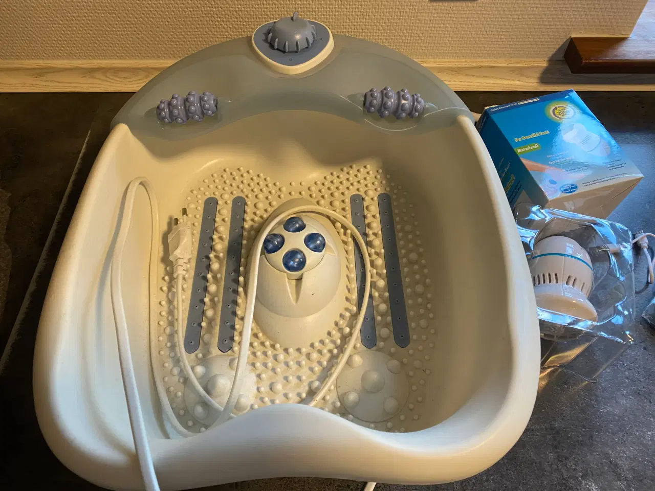 Billede 1 - Fodbad og elektrisk fodfil.