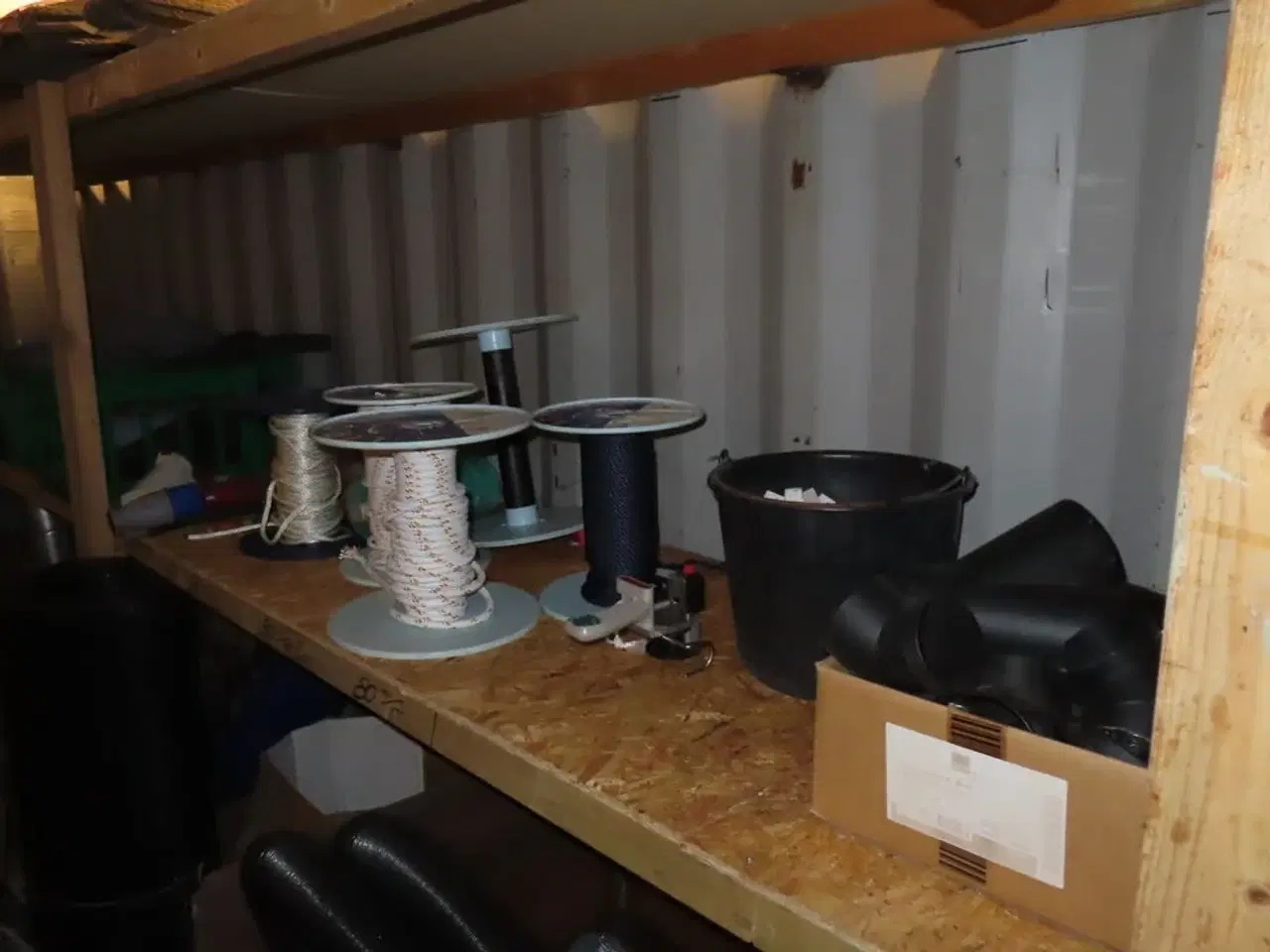 Billede 12 - Indhold i container