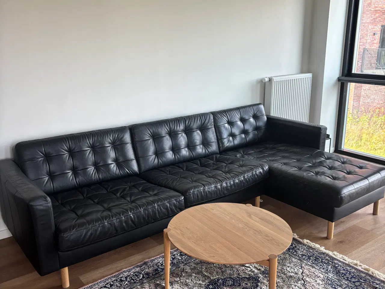 Billede 1 - Ægte lædersofa, plads til mange, ekstra lang