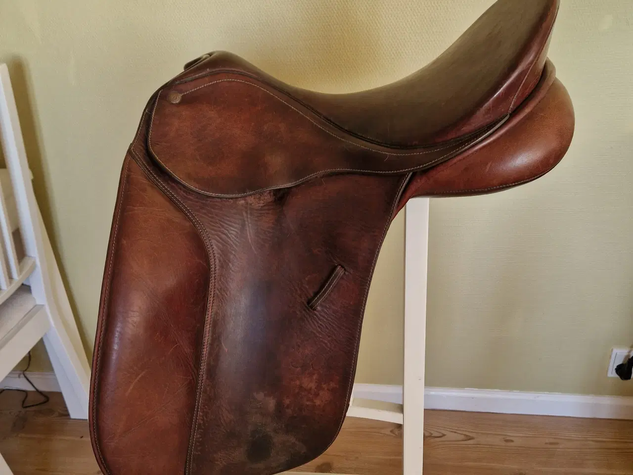 Billede 1 - Bates Caprilli dressursadel 17" brun