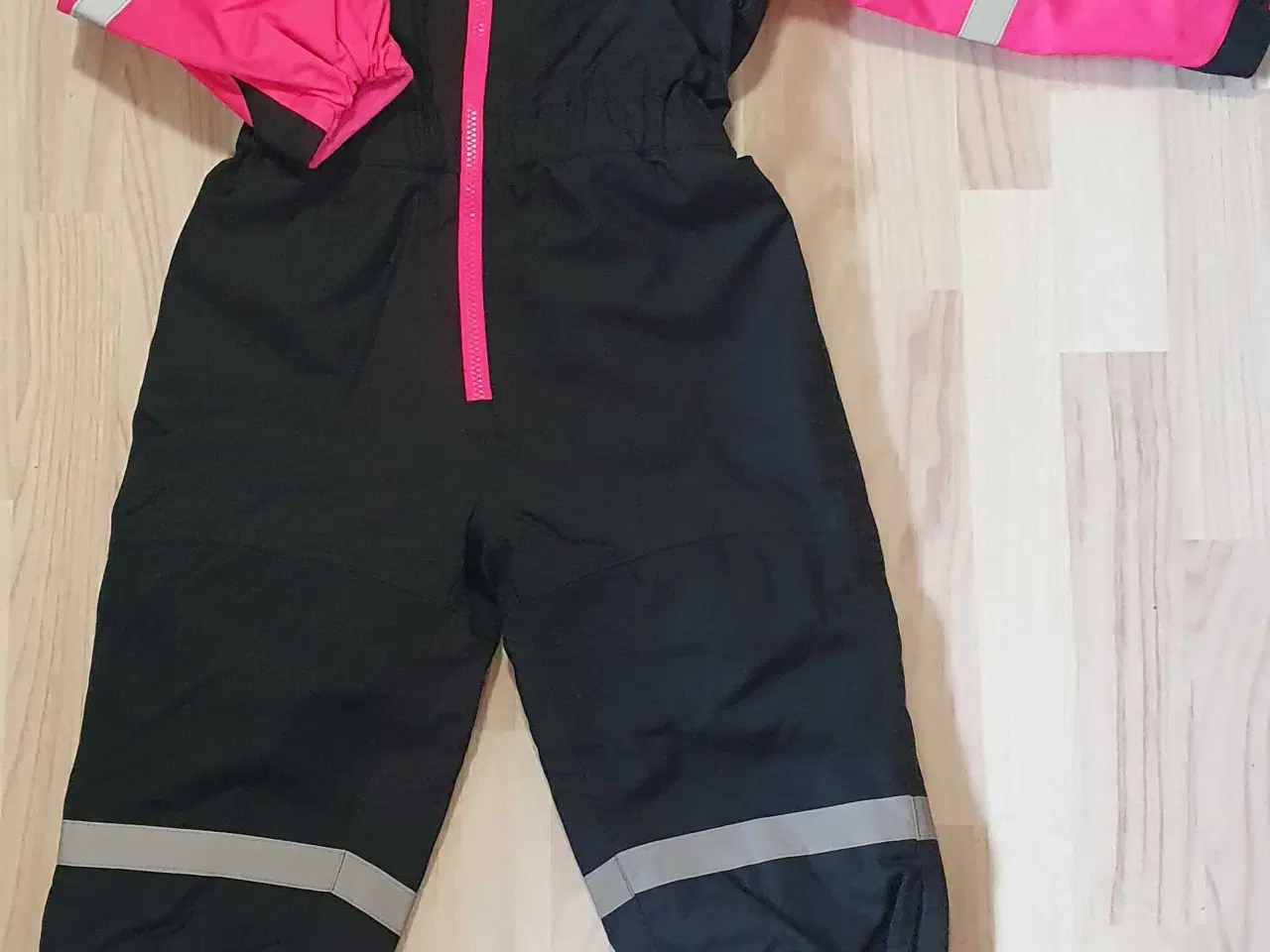 Billede 1 - Ny flyverdragt str 98