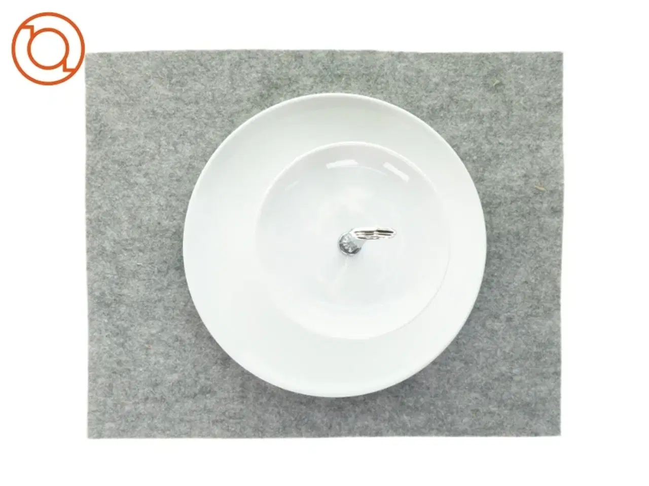 Billede 2 - smuk etagere i Hvidt porcelæn med sølvfarvet hardware (str. 26 x 28 )
