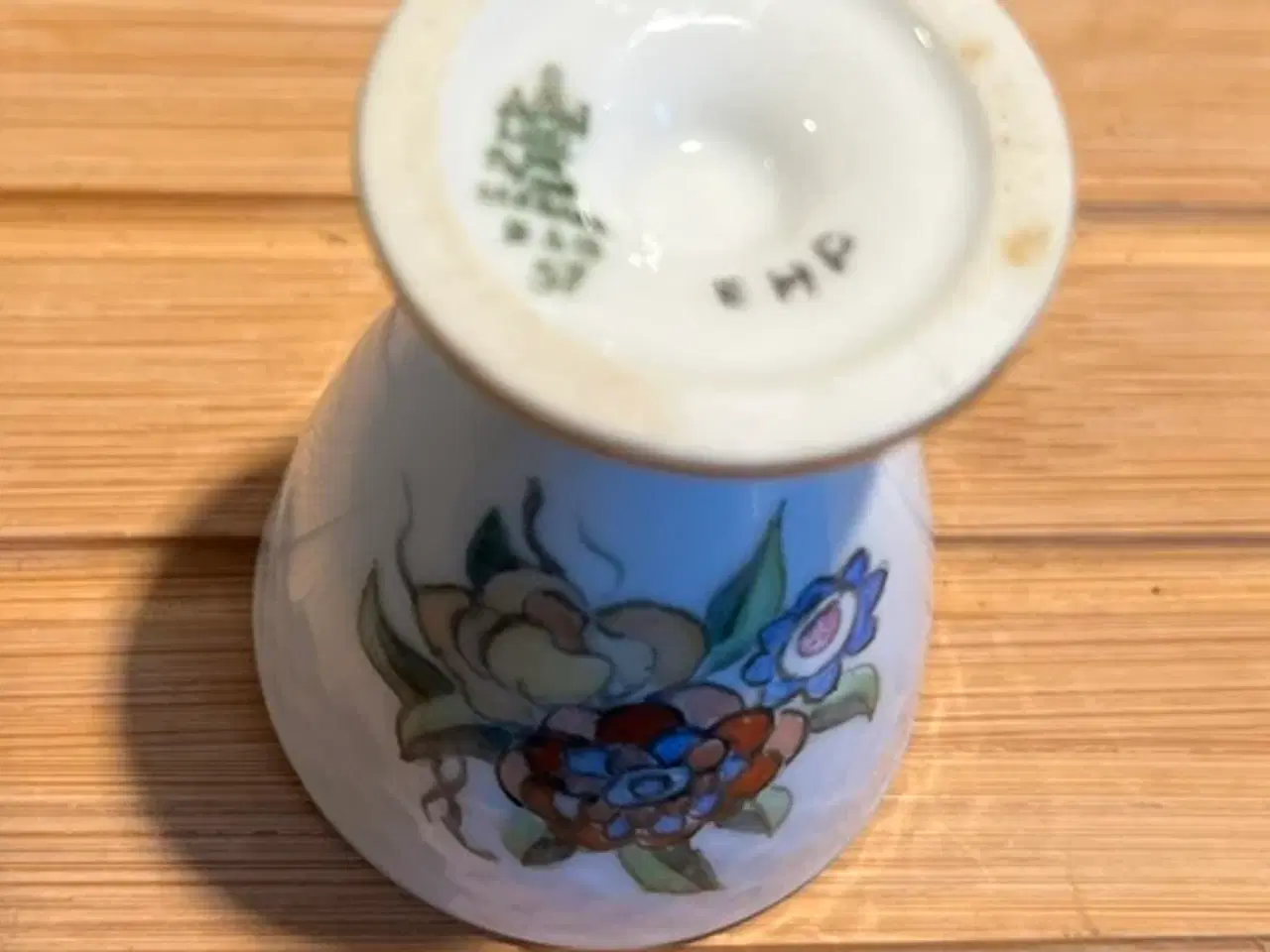 Billede 3 - B & Gl æggebæger 1. sortering Blomstermotiv