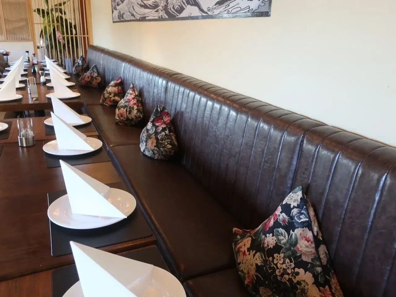 Billede 6 - 4 borde, 12 nye stole samt 5 bænke