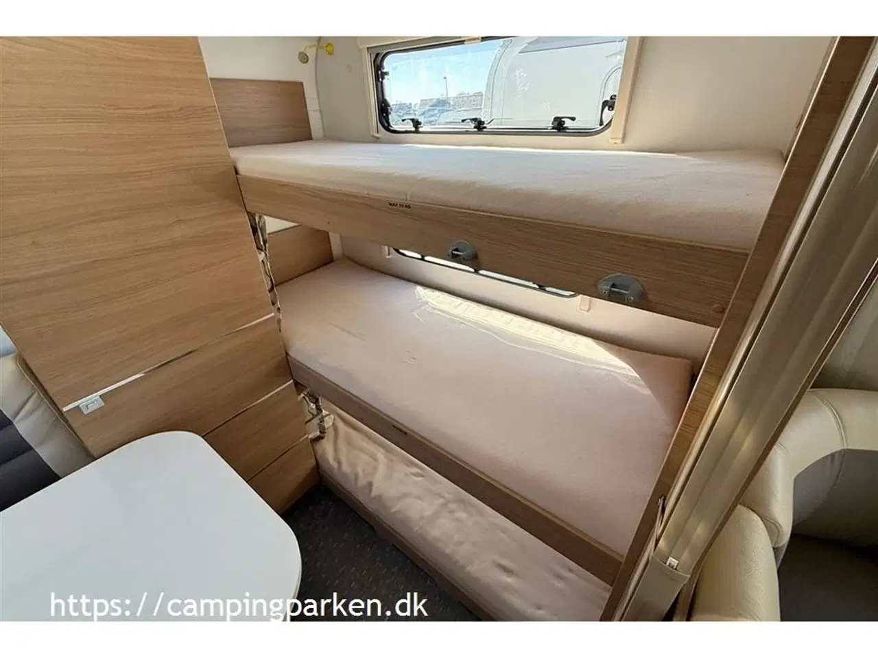 Billede 10 - 2017 - Adria Adora 613 PK   Ideel familevogn med mange sovepladser, 3 langsgående køjesenge og dobbeltseng